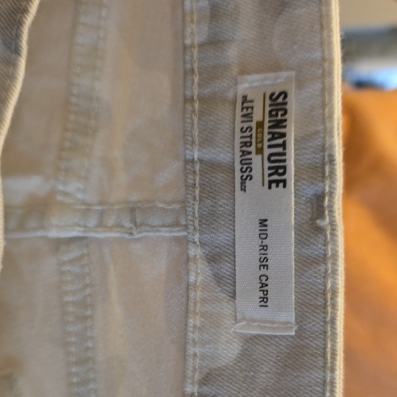 Signature by Levi Strauss Cream Camouflage Cropped Jeans - Picture 3 of 3
